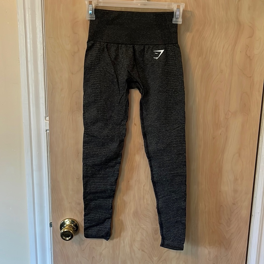 Gym shark leggings dark grey detailed